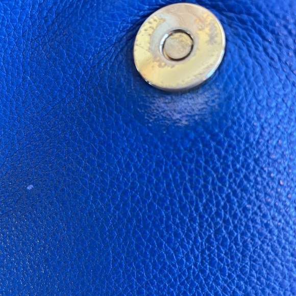 MICHAEL KORS LEATHER CROSSBODY - Picture 6 of 9